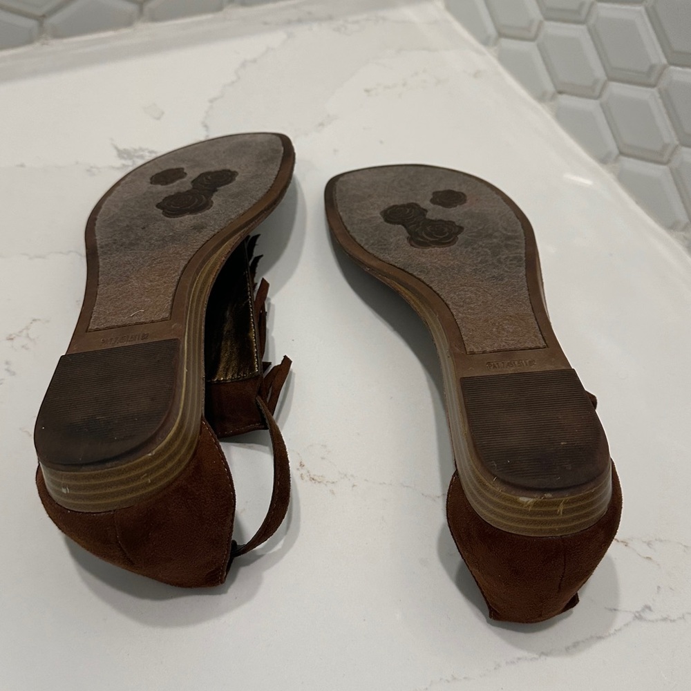 Carlos Santana Brown Fringe Sandals - Picture 4 of 6
